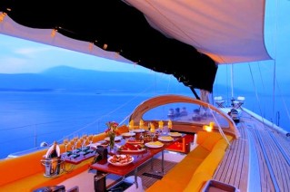 MIDNIGHT SUN Alfresco Dining